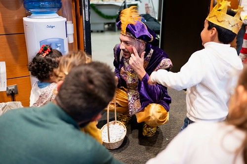 Los hospitales Quirónsalud en Sevilla reciben la visita del paje real para niños de trabajadores, ingresados y Hogar de Nazaret