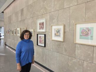 Quirónsalud Málaga pone en marcha una exposición de obras collage que recorre el proceso del cáncer desde la perspectiva de una paciente
