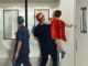 Capas y máscaras de superhéroes para el traslado de pacientes pediátricos a quirófano, en Quirónsalud Málaga