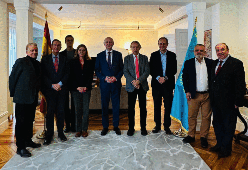 Encuentro de periodistas con el Embajador de Kazajstán